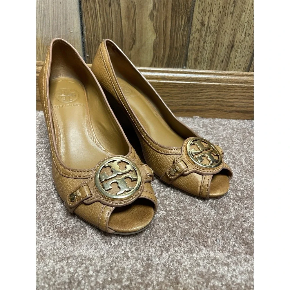 Tory Burch Women's Leather Open Toed Wedged heel Camel Gold‎ TB Logo Size 6.5
